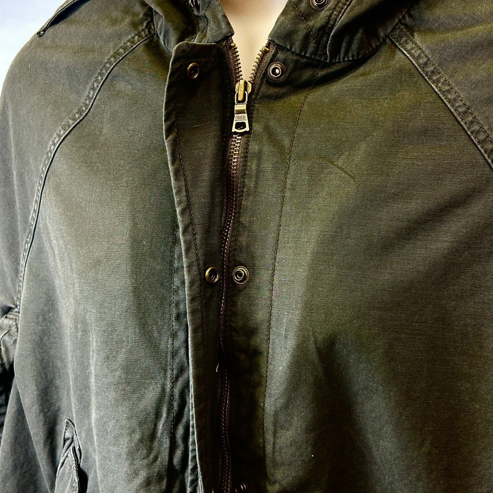 Poncho utilitário GAP com capuz tamanho XS/S verde oliva bolsos de algodão forro removível - Imagem 4 de 4