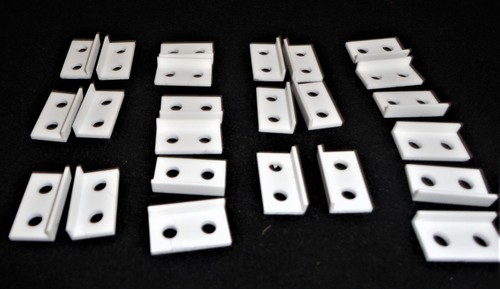 LOT OF TWENTY-FOUR (24) ALUMINA CERAMIC FIXTURE BRACKETS No.: 365 - Picture 2 of 20