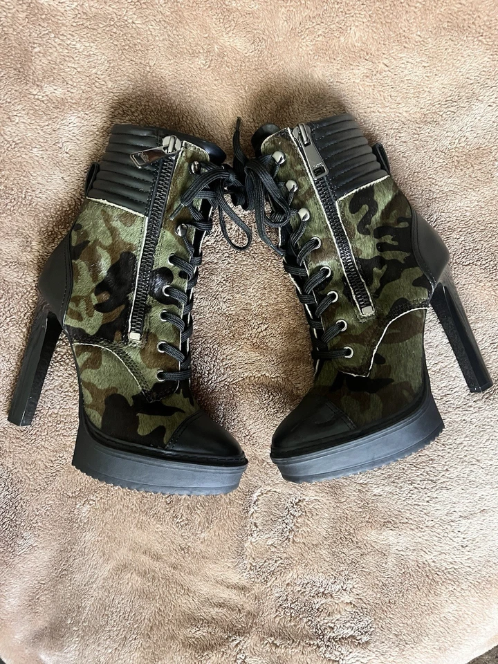 DKNY Camouflage Boots With Black Accents, Size 7 - Image 3 of 4