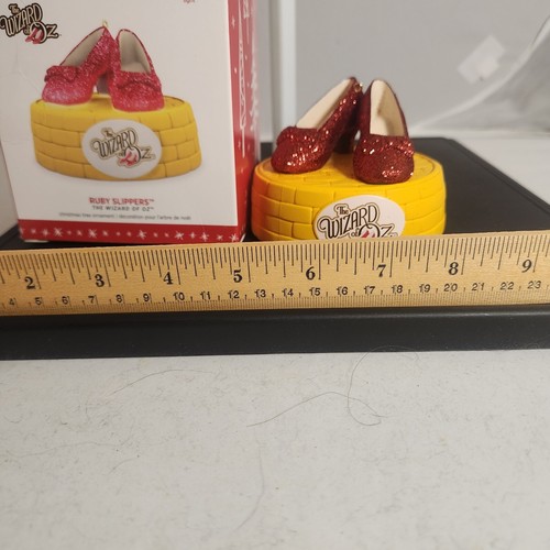 Hallmark 2016 Wizard Of Oz Ruby Red Slippers Ornament Lights Up Tested Works - Picture 6 of 6