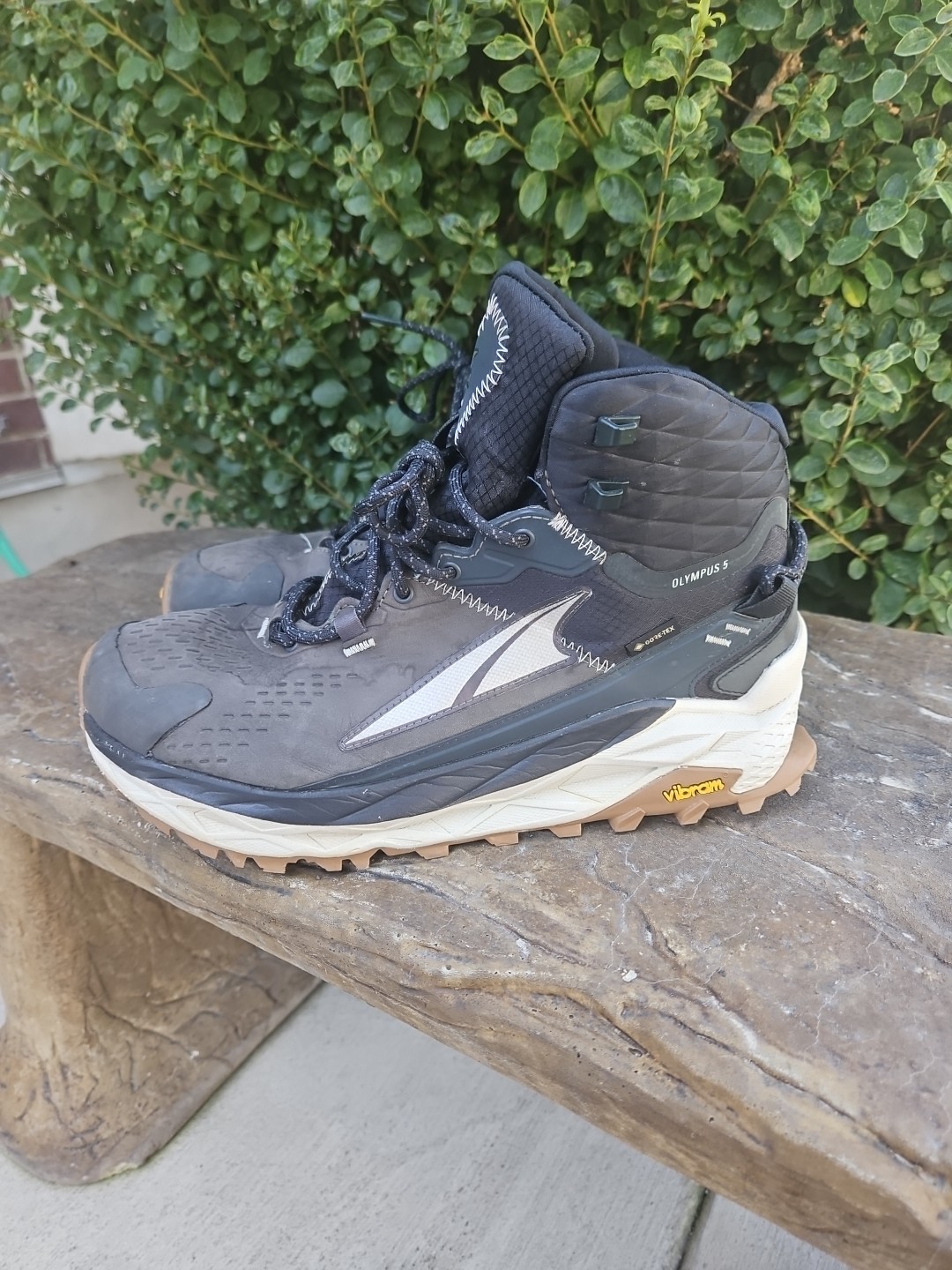 Botas de Senderismo Altra Olympus 5 Hike Mid GTX GoreTex Negras Grises Vibram Para Hombres Talla 10