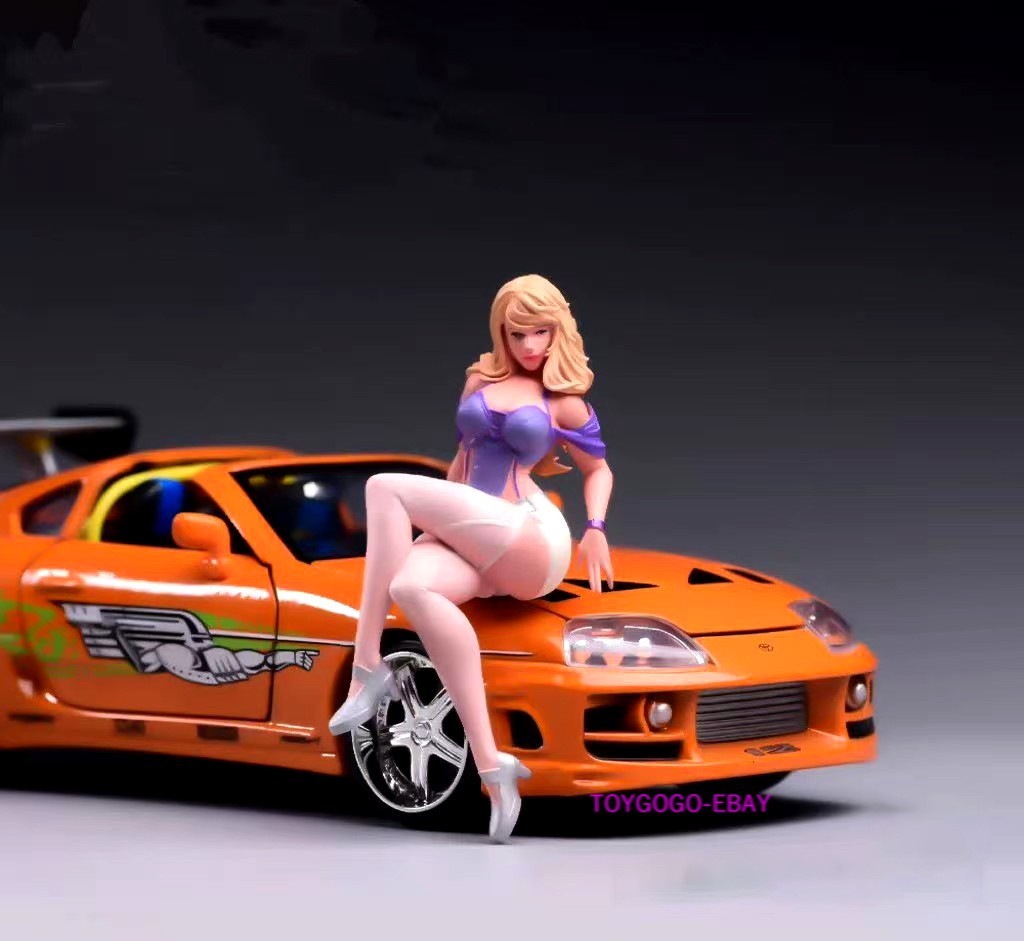 1/64 Elegant Car Model Girl Purple Tight Outfit & White Stoc