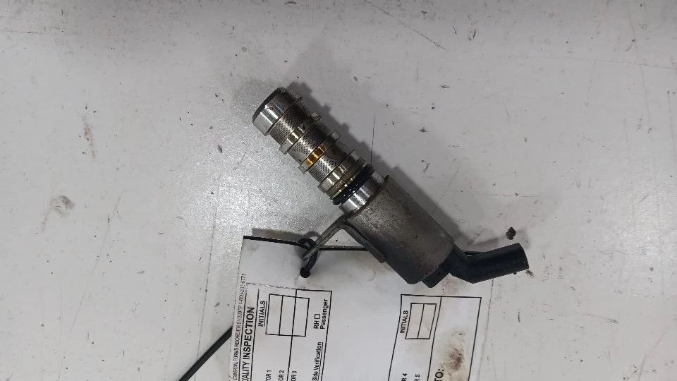 Válvula de control de aceite de engranaje de distribución variable Buick Encore culata de solenoide 2016 Foto 2 de 4