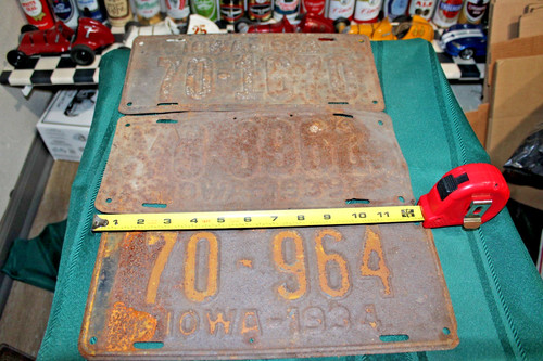 3 IOWA LICENSE PLATES  MUSCATINE COUNTY 1934 70-964  1939 70-3962  1942 70-1670