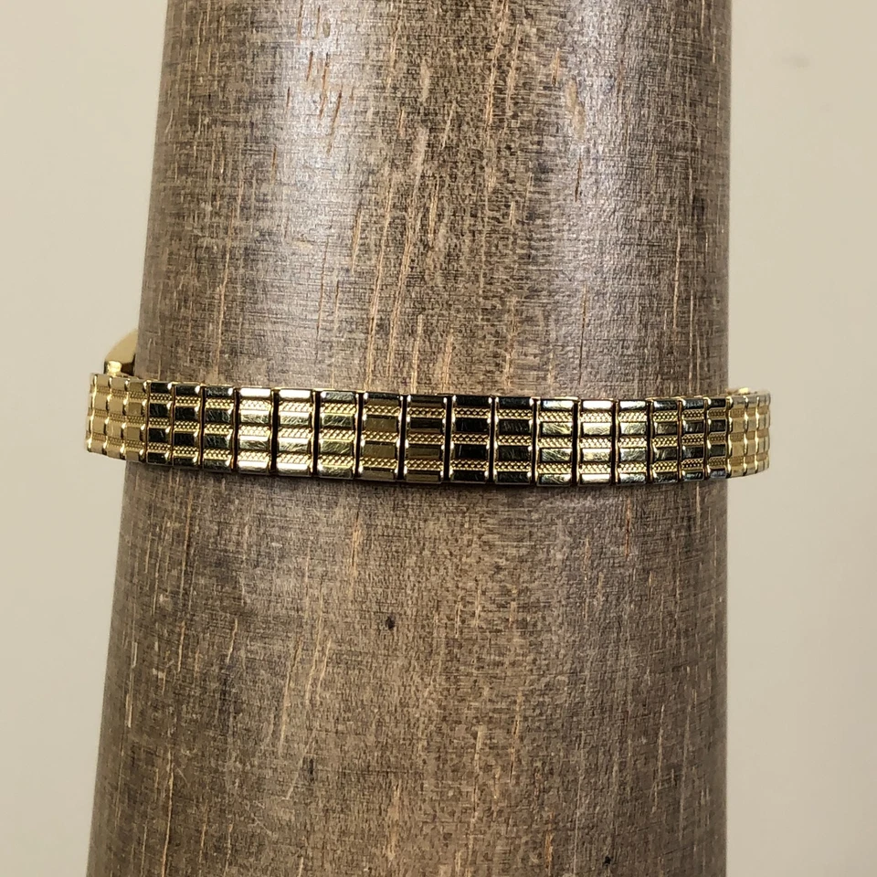 Женские кварцевые часы Avon Heart Charm циферблат браслет расширение 24 мм 6 1/2 дюйма - Изображение 4 из 4