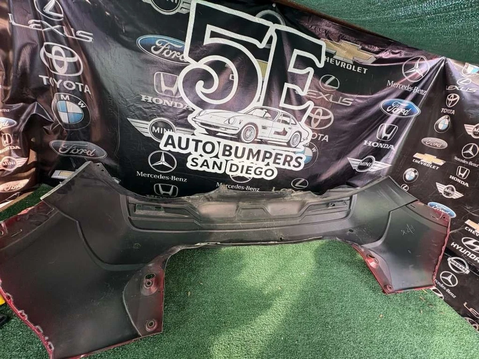 Cubierta de parachoques trasero Nissan Kicks 2018 2019 con orificios de sensor OEM 85022-5RB0J Foto 4 de 4