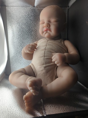 Dawn McLeod August Sleeping bambola neonato realistica occhi chiusi 19" con 2 abiti - Foto 2 di 22