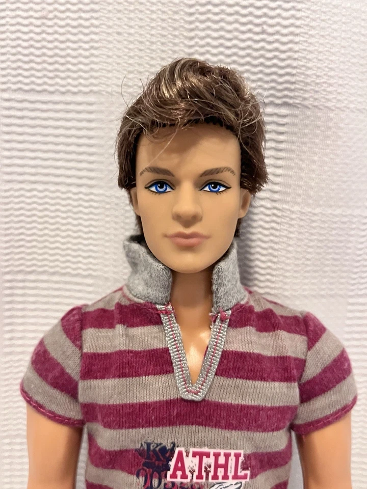 Mattel Barbie Fashionistas Sporty Ken Articulated Fashion Doll Rooted Hair 2009 - Image 2 of 4