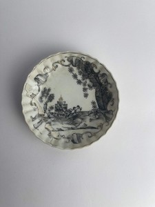 Chinese Export Grisaille Saucer - Amorous Trophies 18th c