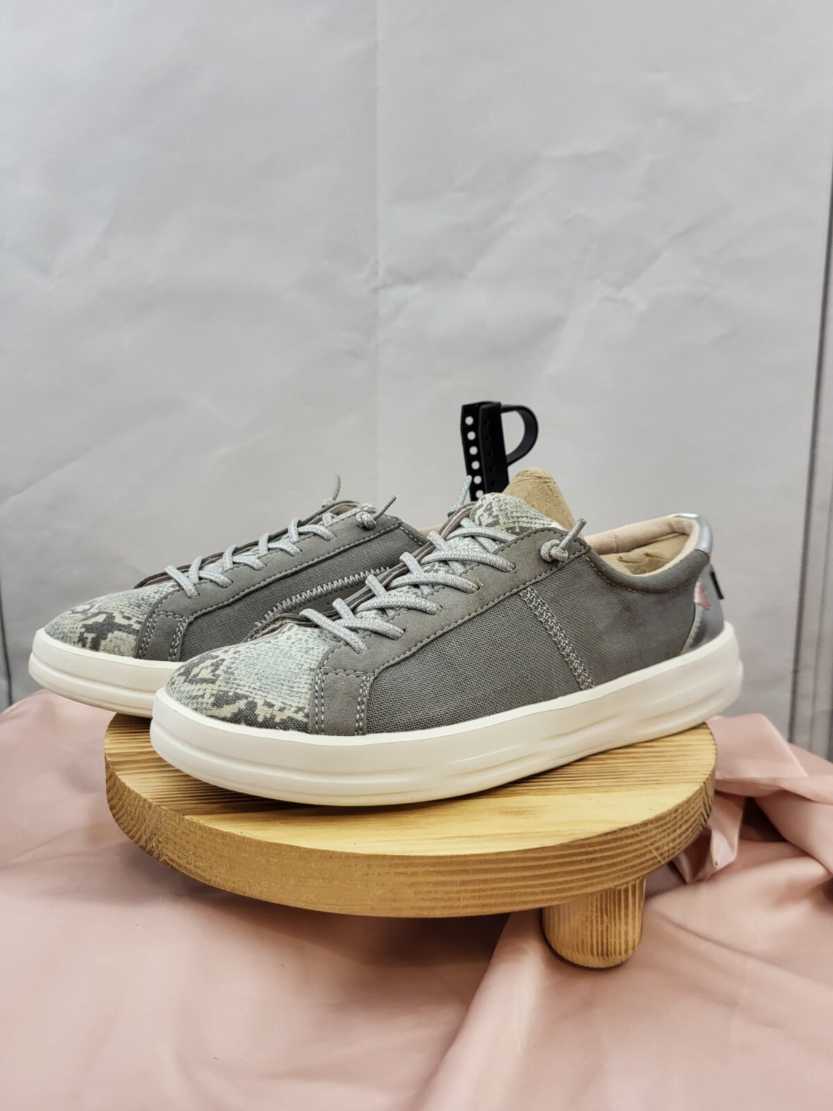 💜Hey DUDE Karina Silver Python Excellent Size 7 - image 1