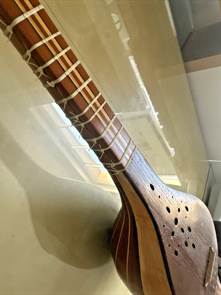 Strumento classico persiano Setar liuto fatto a mano modello di alta qualità سه‌تار جمشٌدٌ - Immagine 3 di 4