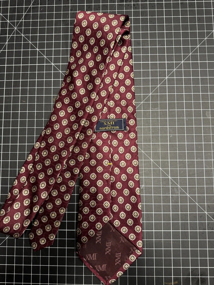 Corbata de seda XMI. Granate con Floral Marrón. "59"" x 3,75""" Foto 3 de 4