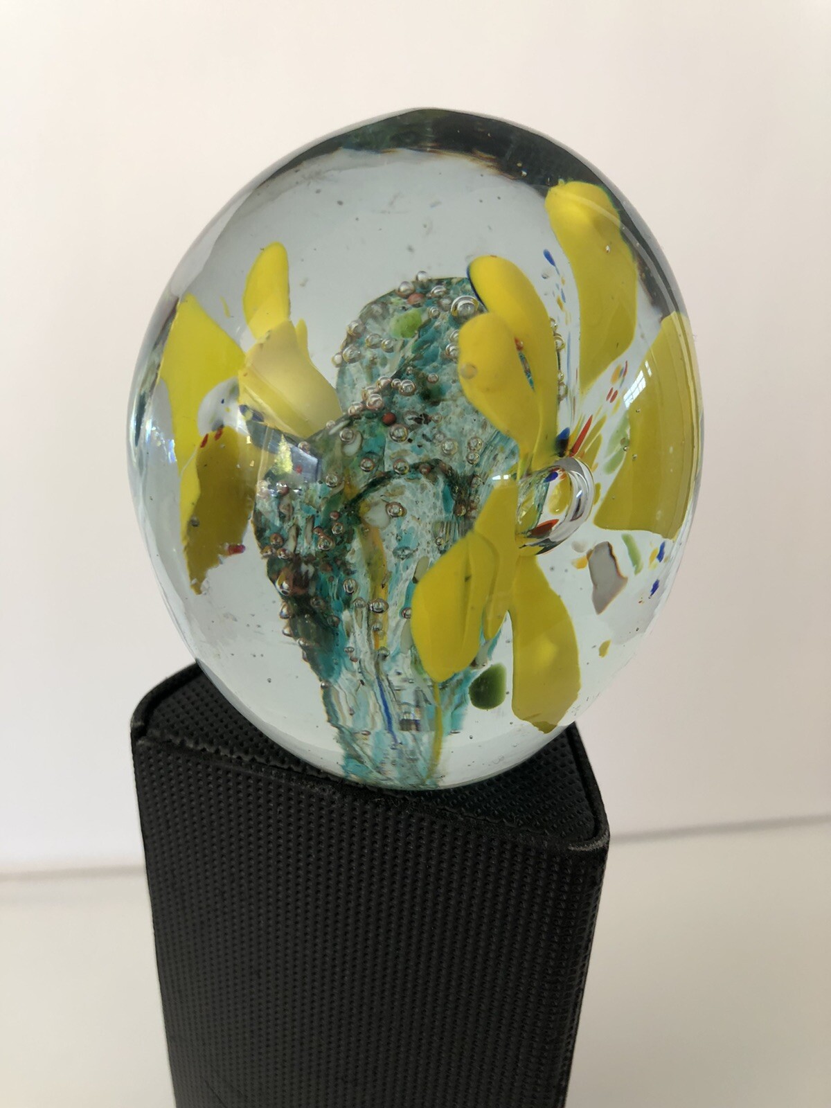 Paperweight, Briefbeschwerer, Massiv Glas Vintage Kaktusblüte