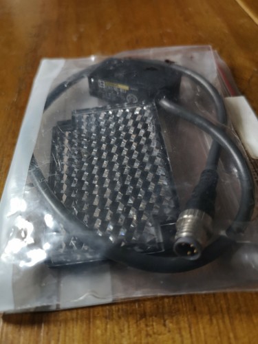 OMRON E3V3-R81-M3J - Picture 4 of 5