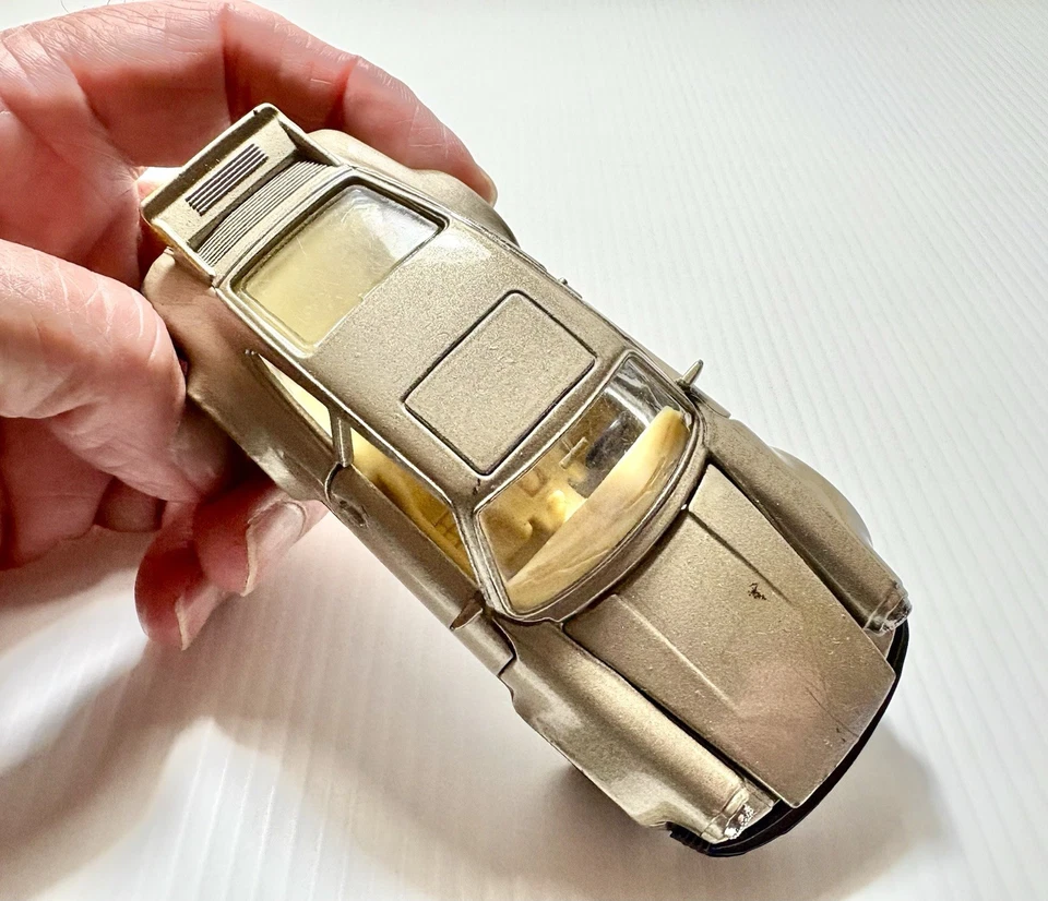 Porsche 911 TT-102 PullBack Action funciona 1:38 capó/puertas neumáticos de goma abiertos Foto 4 de 4