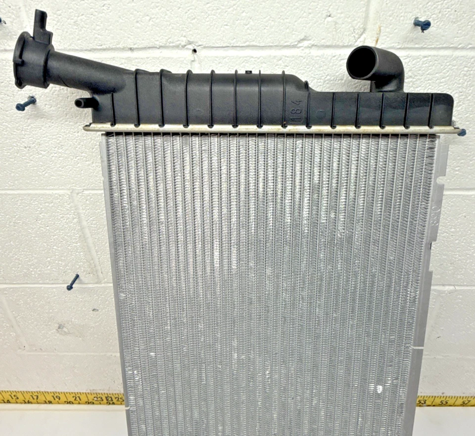 Nuevo radiador OEM GM 52454713 1987-1989 Chevrolet Beretta/Córcega 2,8 L V6 (GM1) Foto 2 de 4