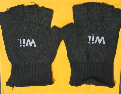 2008 Nintendo Wii Super Smash Bros. Brawl BestBuy Promotion FIingeles Gloves