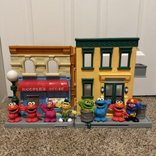 2010 Sesame Street 123 Neighborhood Playset Hooper's Store w/ 8 figures