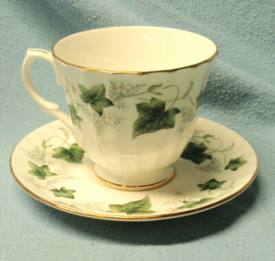 DUCHESS Ivy 509 White Green Floral Teacup Cup Saucer England Fine Bone China VGC