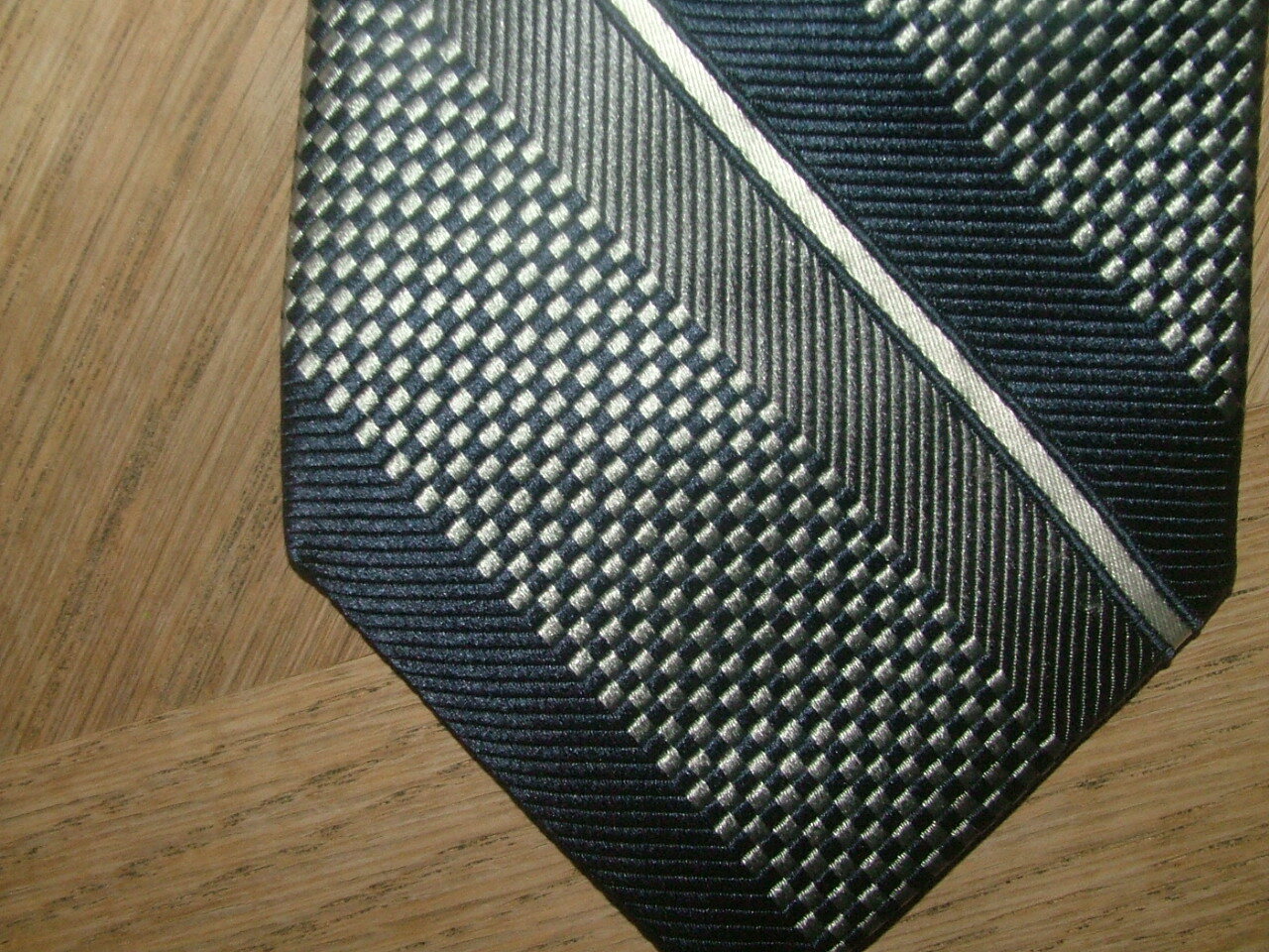 Picture 2 of 4