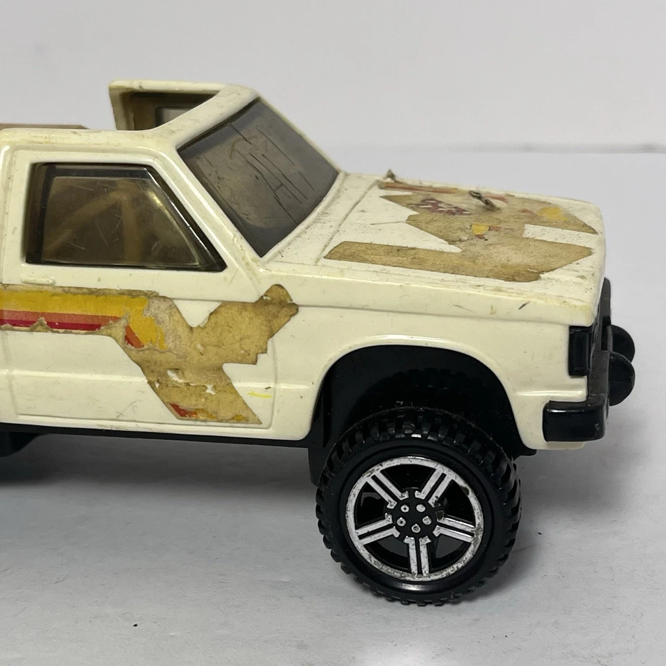 Hot Wheels Action Vehicles Chevy 4 Gears 4 On the Floor Pick-Up Truck 1982 - Image 3 of 4