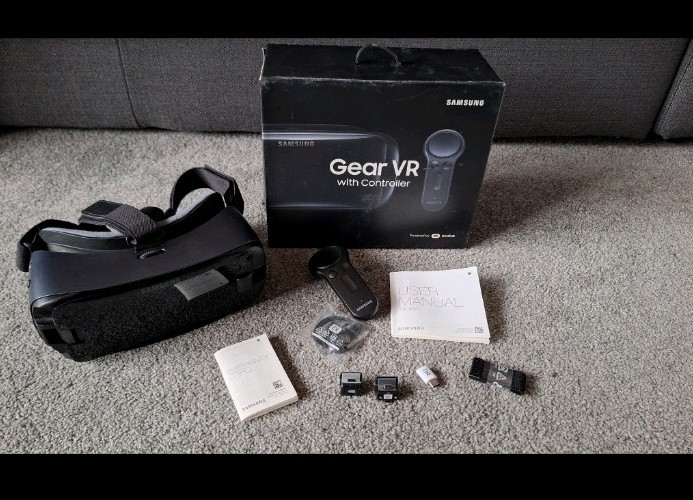 Samsung Gear VR Smartphone Headset with Controller
