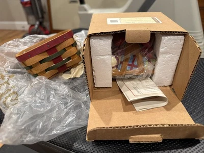 Longaberger 2006 Little Gift Basket W/ Pottery Topper Lid Retired NIB - NEW - Image 1 of 4
