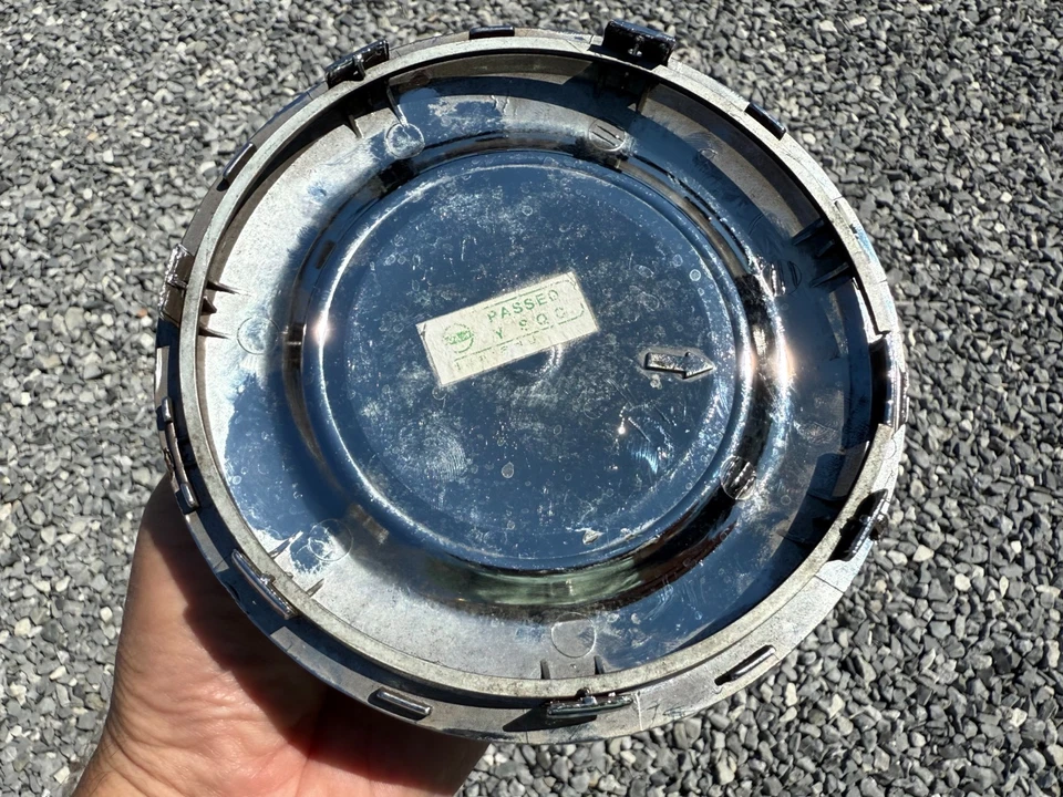 KIA MAGENTIS OPTIMA TAPA CENTRAL RUEDA FABRICANTE ORIGINAL ACABADO CROMADO 2001 2002 1 LENGÜETA ROTA Foto 4 de 4