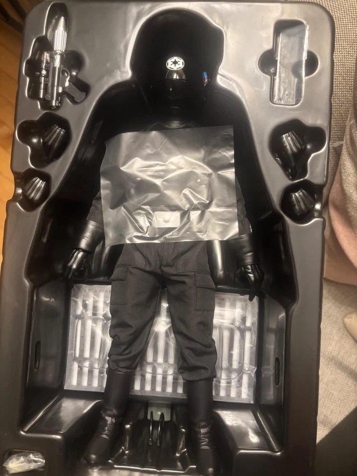 Hot Toys Death Star Gunner MMS413 1/6 Scale Figure Star Wars ANH W/ Antenna! - Image 4 of 4