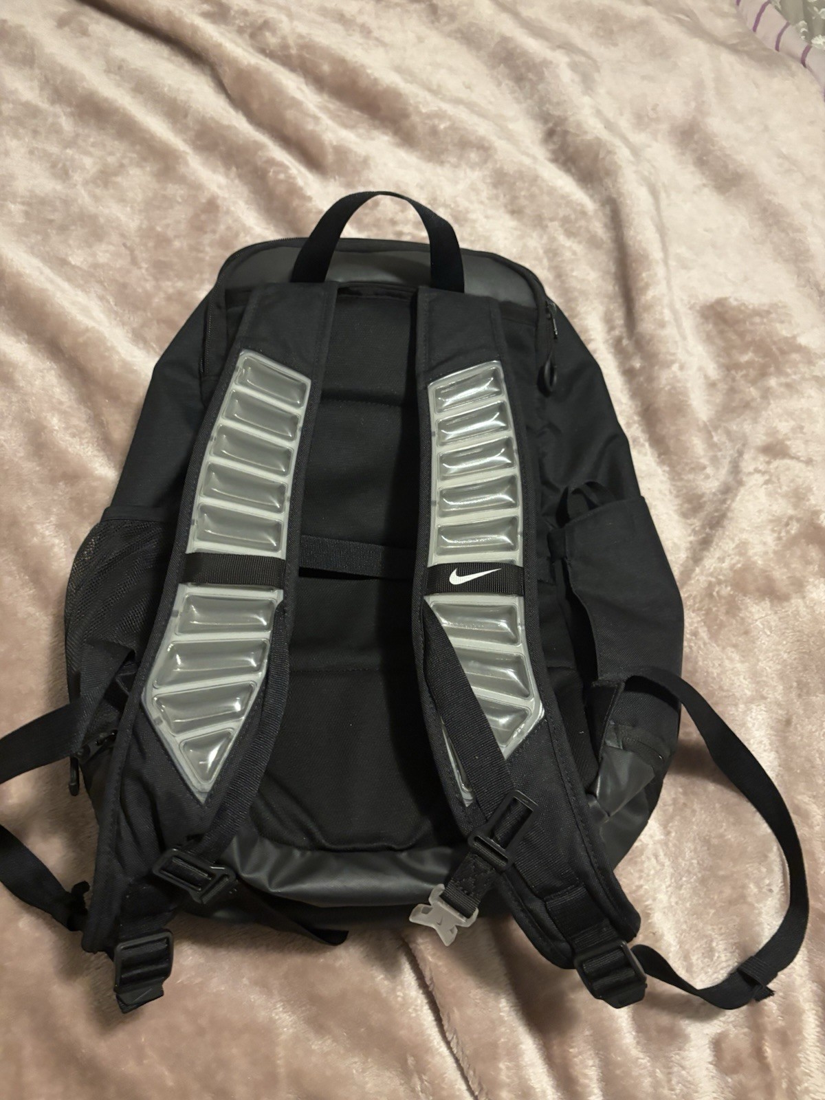 V2 Nike Elite Backpack 32L Color Black Pre-Owned Great Condition