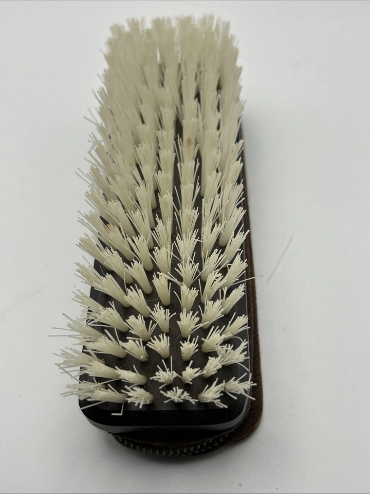 Juego de aseo manicura de cuero vintage con cepillo. Cuero Alemania Occidental. Foto 4 de 4