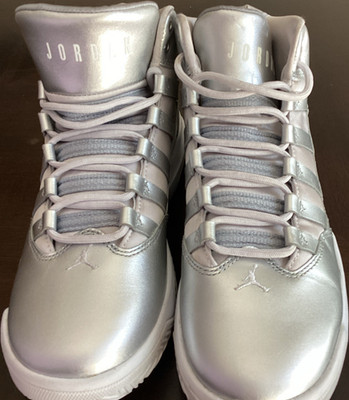 Jordan Max Aura Kids 4.5Y High Top Basketball Sneakers Silver/White AV5175-040