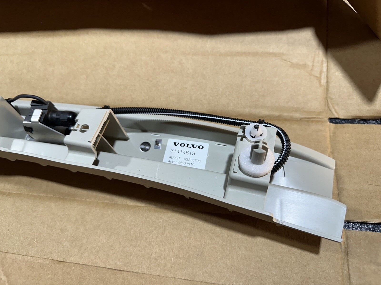 Volvo and Genuine Illuminated Tailgate Scuff Plate Blond. Xc90  