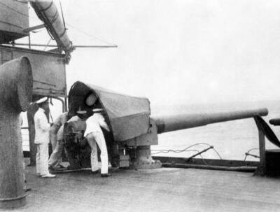 Sailors firing the first shots from a British Royal Navy warship 1914 Old Photo