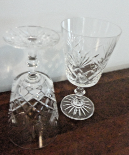 VINTAGE EDINBURGH CRYSTAL SET OF 2 WINE GLASSES - Picture 7 of 9