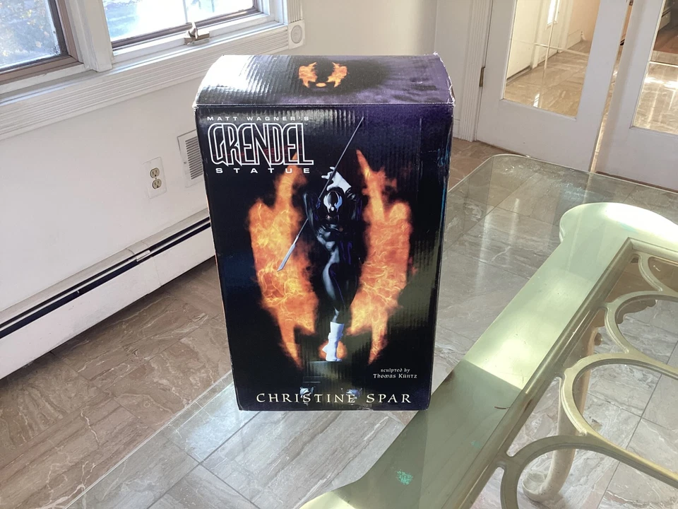 NUEVA Estatua de Matt Wagner Grendel Christine Spar LE 2000 DE CAJA SELLADA Mano Suelta Foto 2 de 4