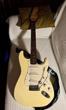 Tolle Squier von Fender Stratocaster E-Gitarr...