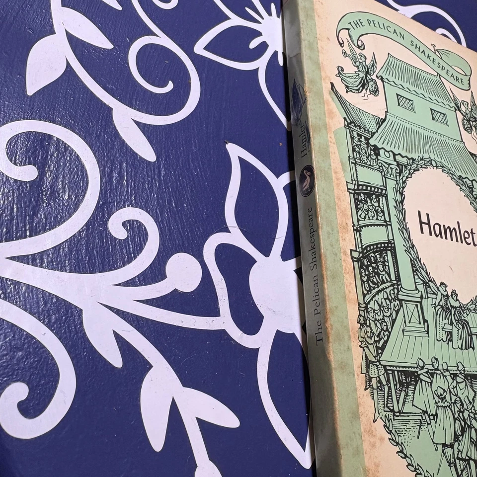 Hamlet (The Pelican Shakespeare) [Paperback] [Jan 01, 1968] Willard Farnham - Image 2 of 4