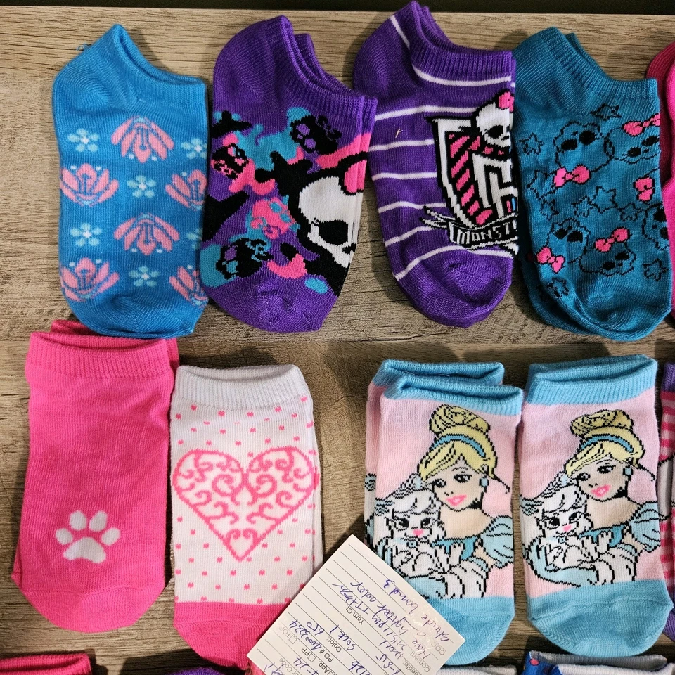 Meias femininas *AMOSTRAS* 22 pares tamanho 6-8 anos Disney Monster High princesas - Imagem 2 de 4