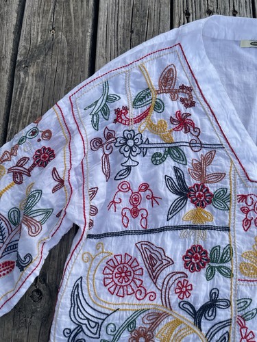 Dolma ~Penelope Embroidered M Blouse~White With Multicolored Flowers & Swirls - Picture 7 of 18
