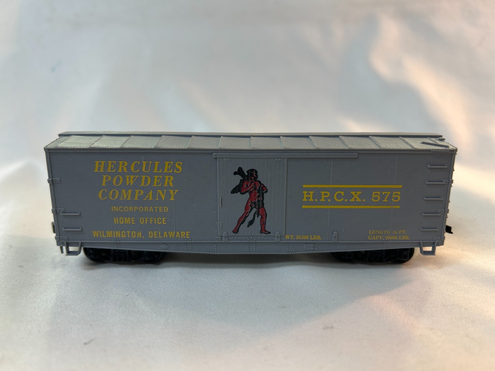 Athearn 3025 HO Scale Old Timer Bilboard Box Car, Hercules HPCX #575