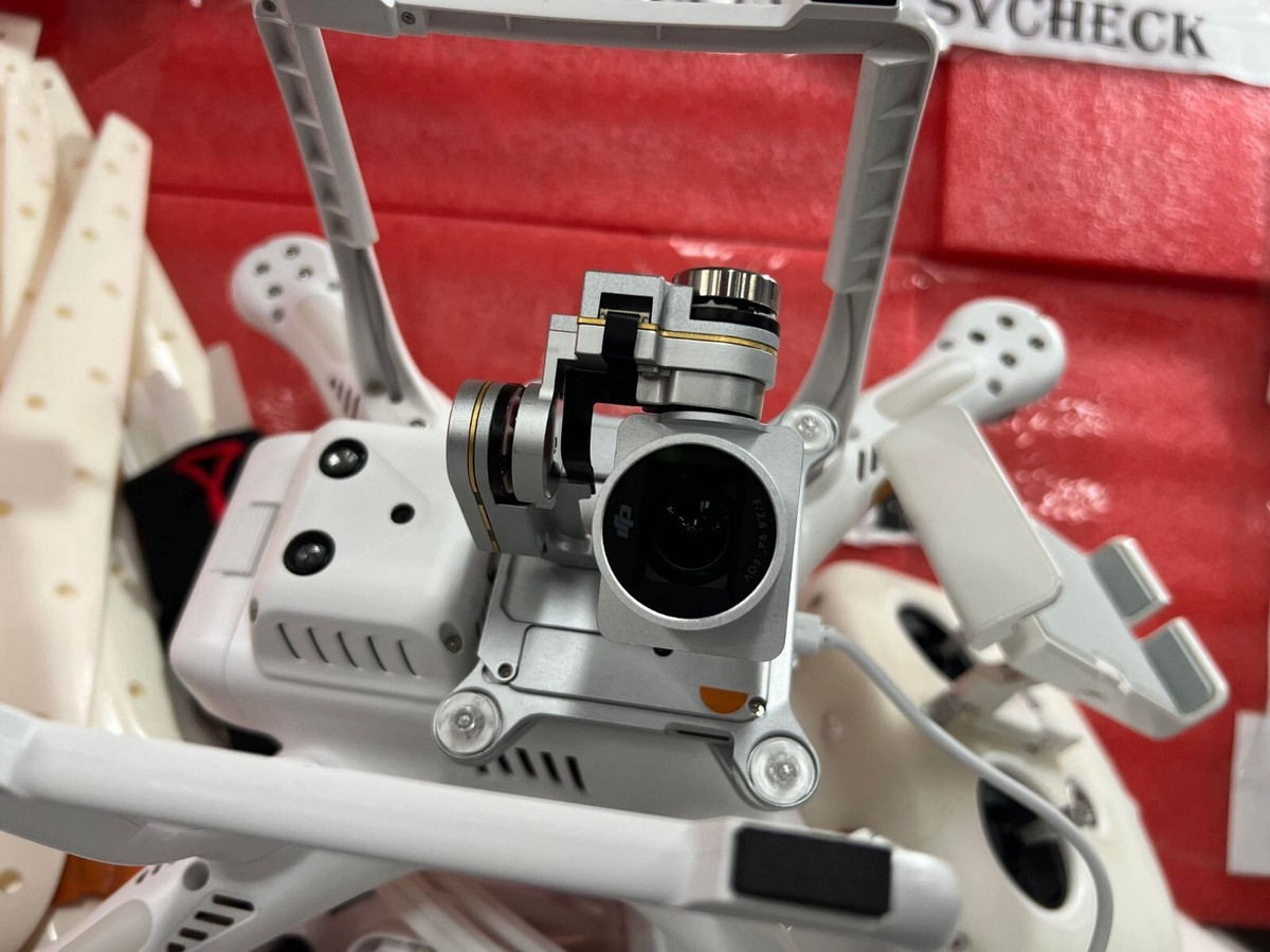 DJI PHANTOM 3 PROFESSIONAL DRONE GL300B with W323A Aircraft DJI PHANTOM 3 PROFESSIONAL DRONE GL300B with W323A Aircraft