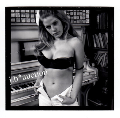 Fast NACKTES US MODEL ''DIANE STOREY'' AM PIANO Aktfoto * 70s GEORGE B Vintage #2