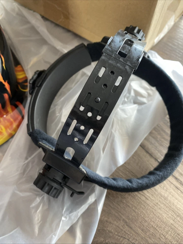 Casco de soldadura de oscurecimiento automático alimentado por energía solar DEKOPRO todo certificado en llamas/aq Foto 3 de 4