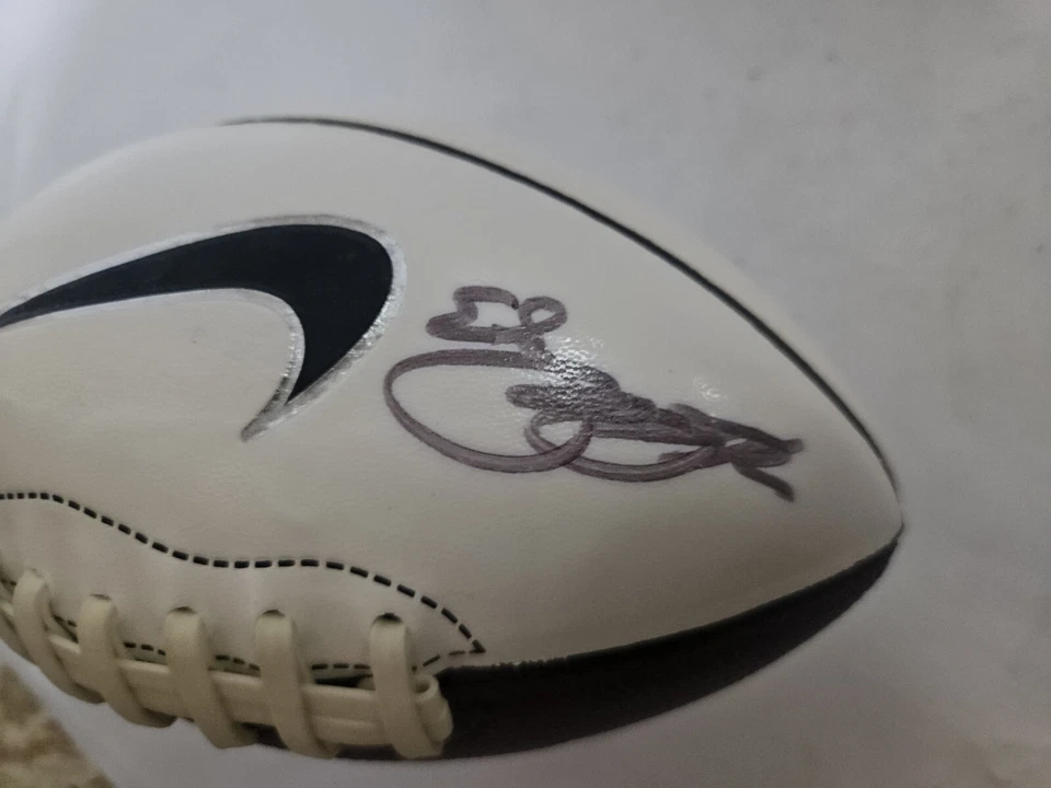 Mini fútbol americano firmado por Heath Miller Foto 3 de 3