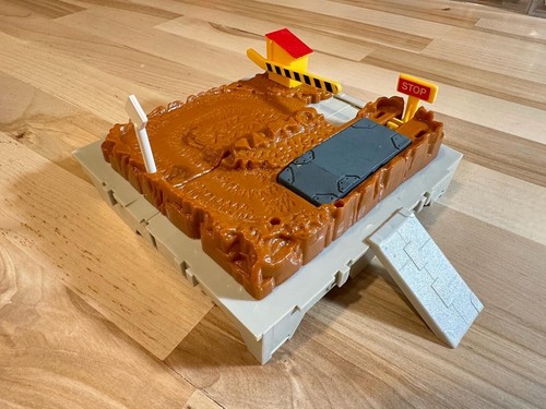 Micro Machines Travel City Dump Playset Incomplete 1988 Galoob - Picture 2 of 2