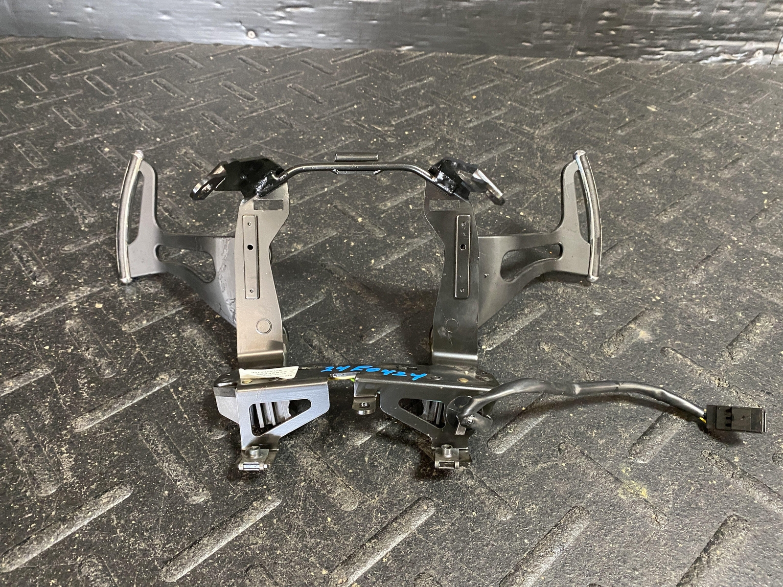 08-12 MASERATI GRANTURISMO STEERING WHEEL PADDLE SHIFTERS 000235836