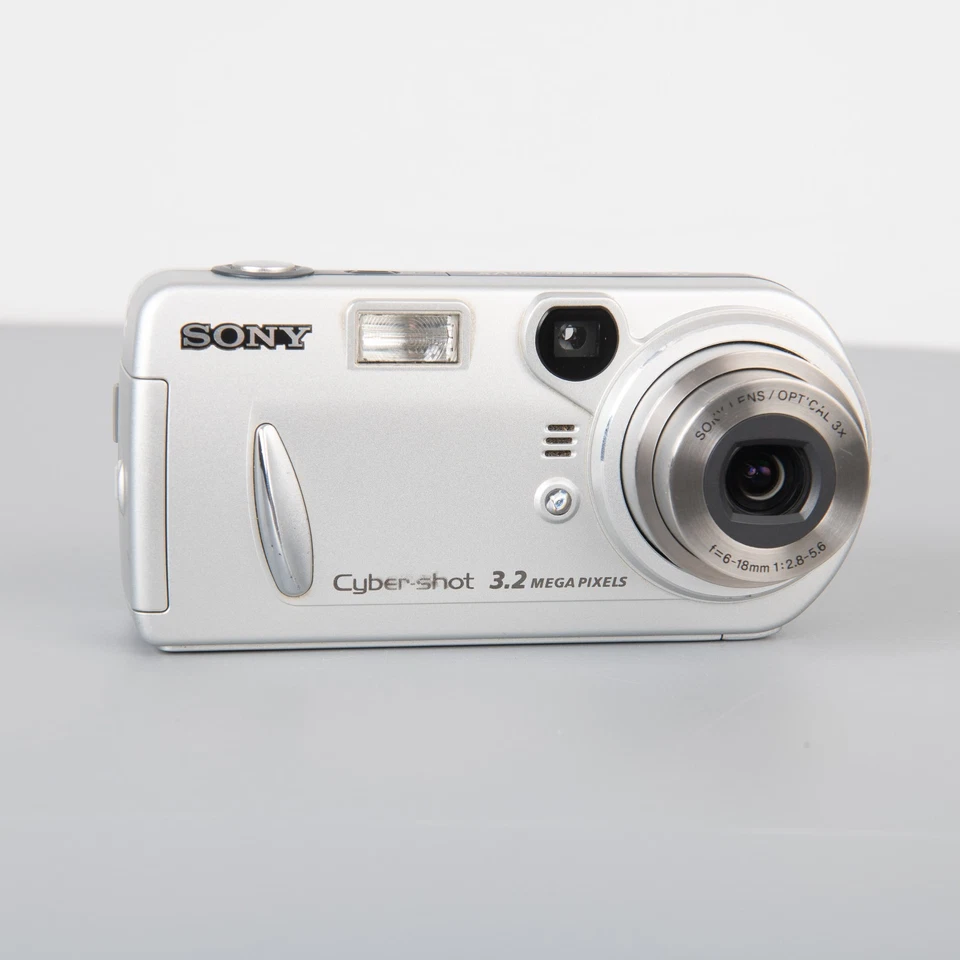 Sony Cyber-shot DSC-P72 3.2MP digital compact camera - Retro, Vintage, Y2K - Image 2 of 4