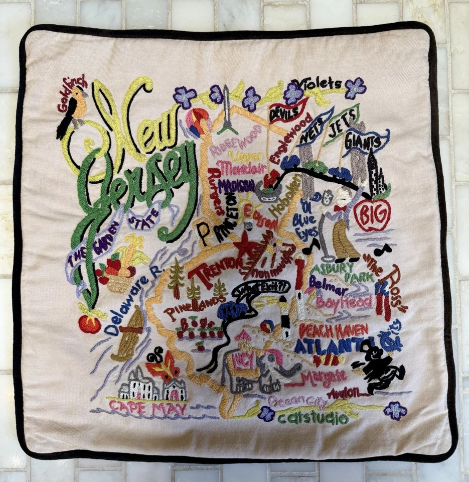 "Funda de almohada bordada a mano Cat Studio New Jersey Landmarks 18"" X 18""" Foto 2 de 4