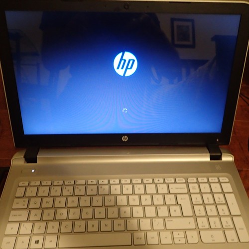 HP Pavilion 15-AB277CA laptop, core I7 8 GB RAM, 256 GB SSD - Picture 6 of 10